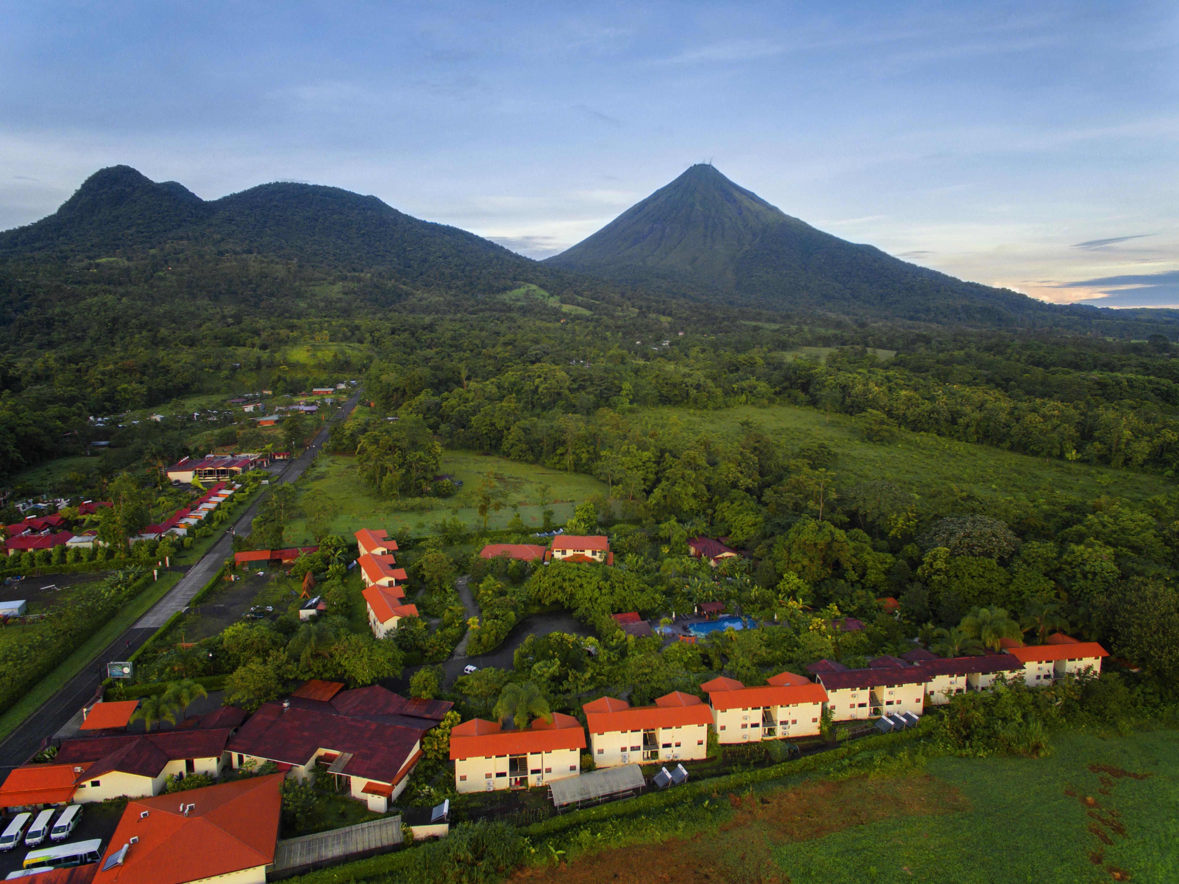 Casa Luna Hotel & Spa La Fortuna Exterior photo